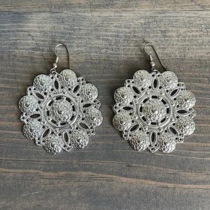 SILVER TONE TEXTURED FASHION EARRINGS